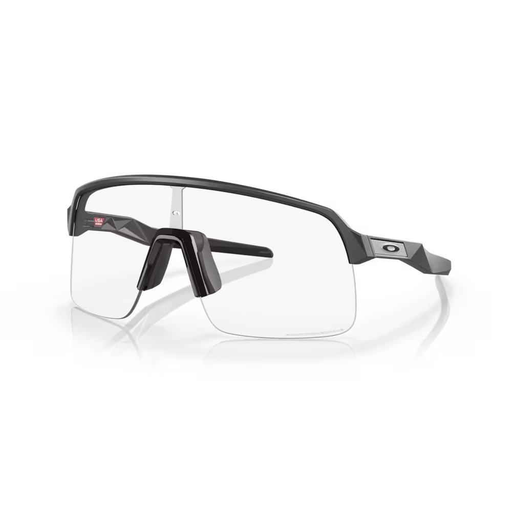 Oakley SUTRO LITE | Clear to Black Iridium Photochromic Matte Carbon, M